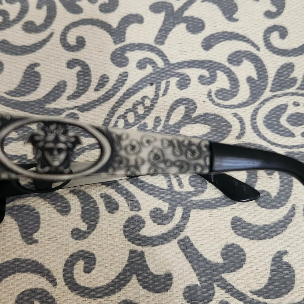 Vintage Versace 90's Sunglasses and MEDUSA CASE - Picture 6 of 11